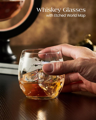 Kollea two whiskey glasses complete the tasting experience.