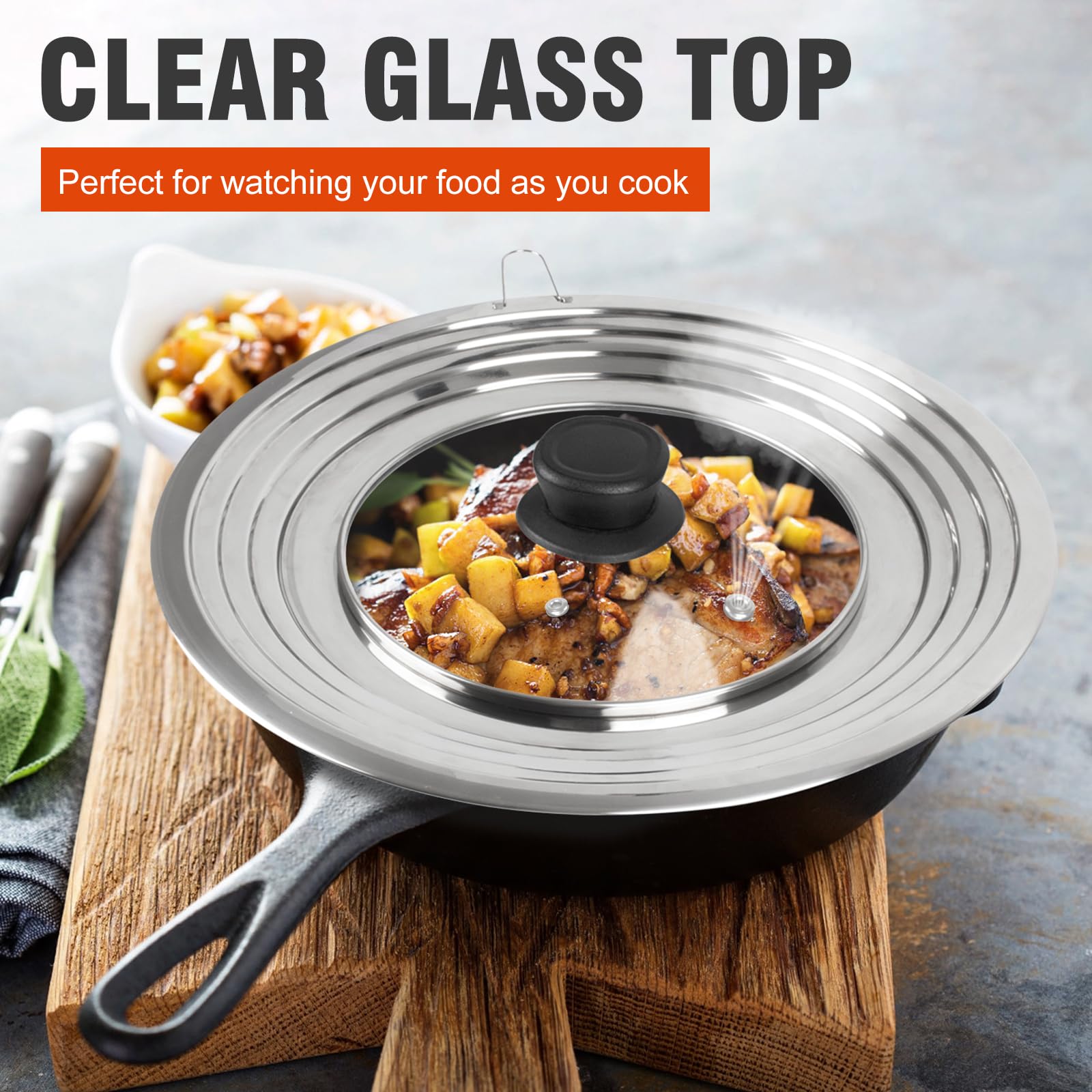 Komokeru lid on pot provides tight seal and heat retention