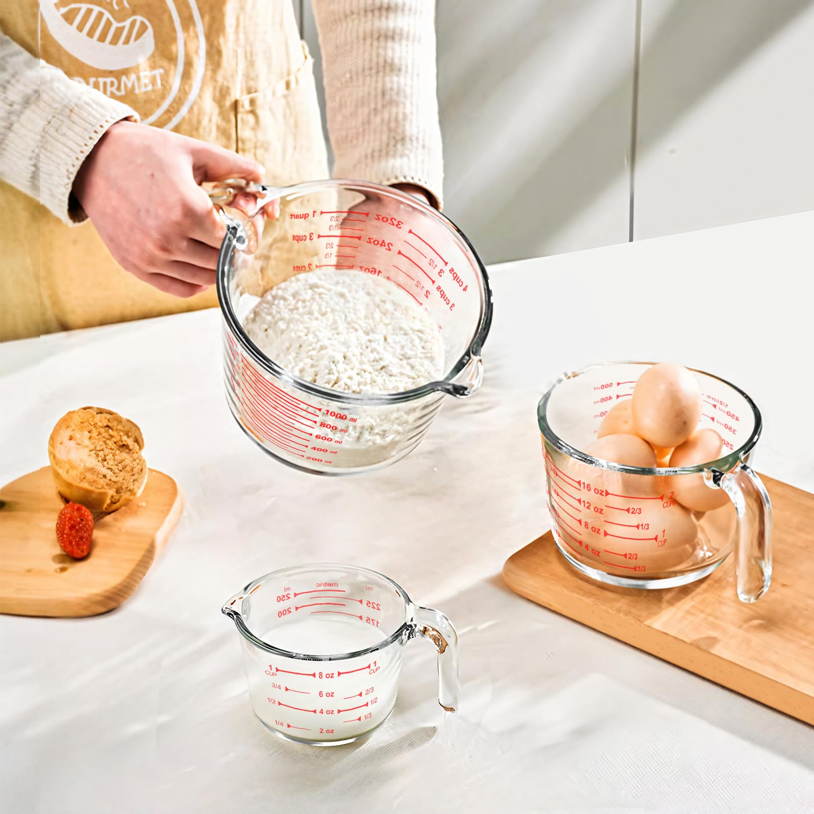 KOMUEE glass measuring cup with clear, easy-to-read markings for accurate measuring.