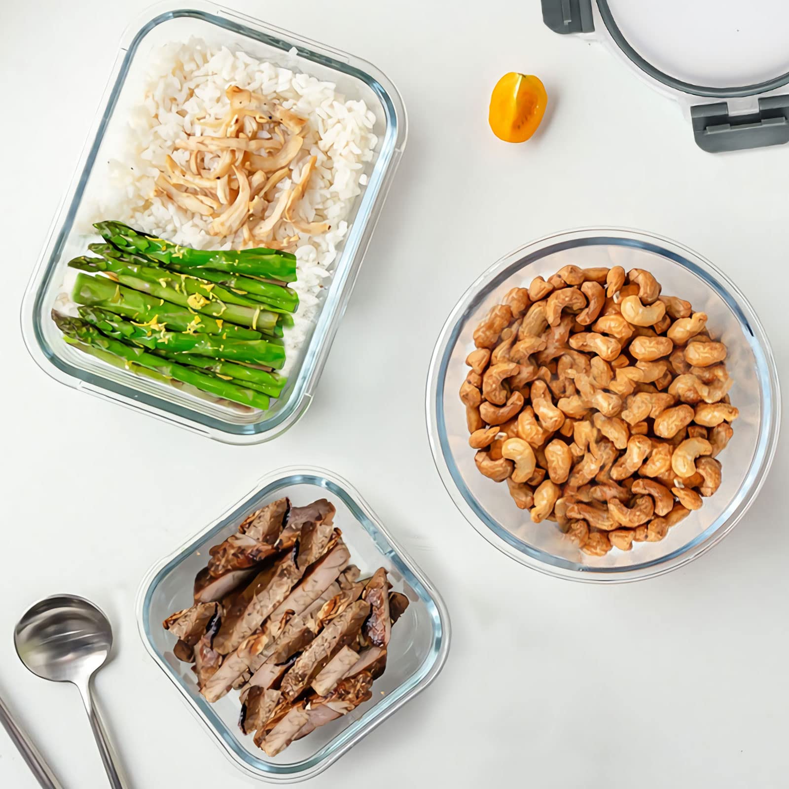 KOMUEE glass containers are ideal for lunch, picnics, or office meals.