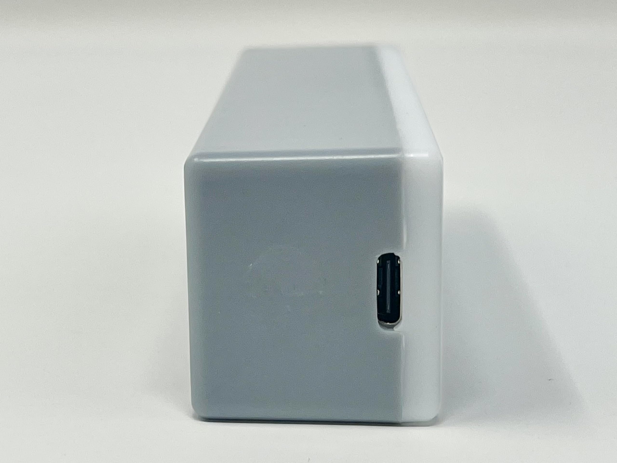 Konbini magnet USB-C charging cable for easy recharging