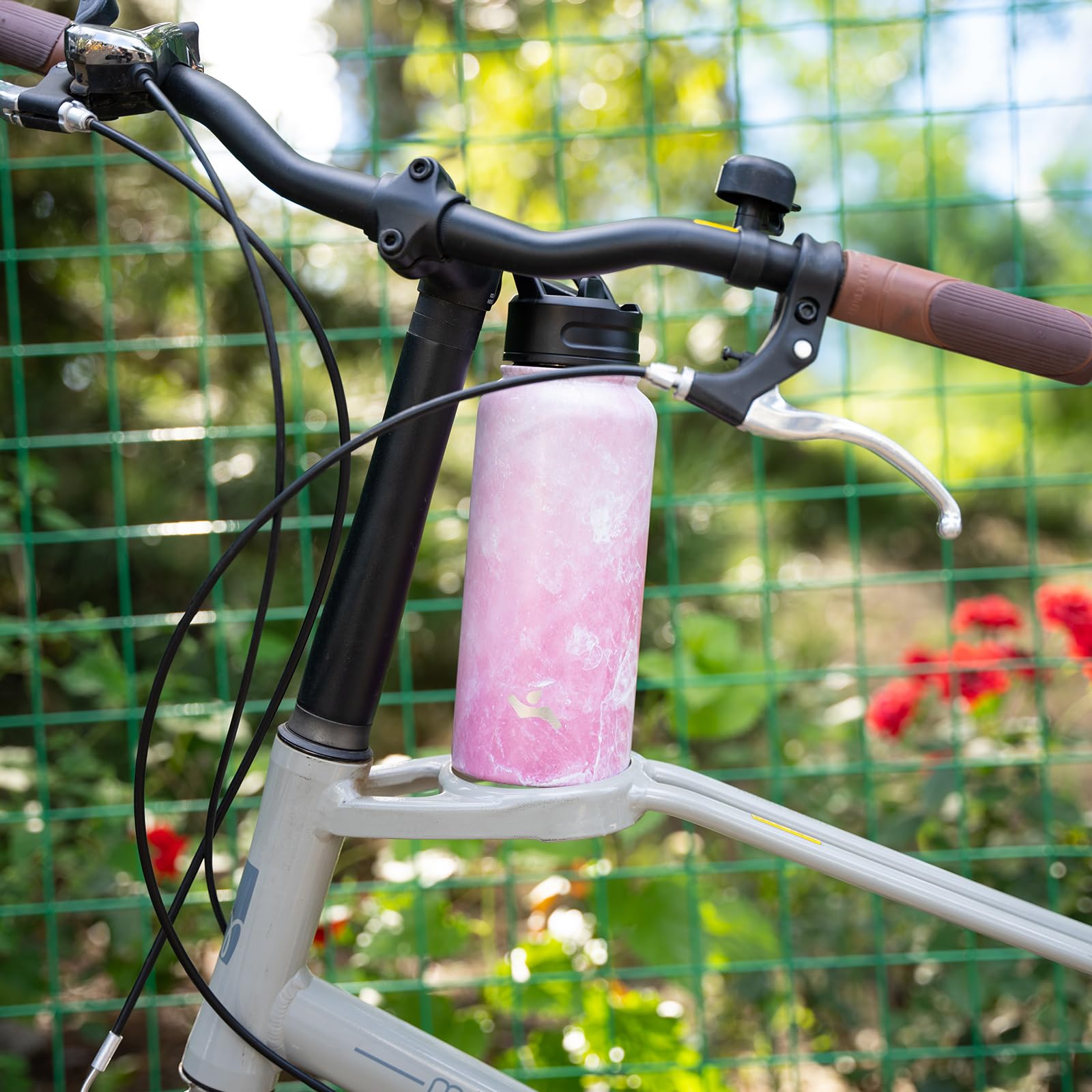 Outdoor hike with Konokyo Marble Blossom 40oz bottle ready for adventures