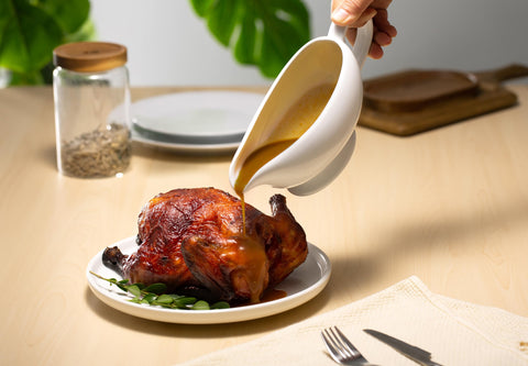 KooK gravy boat on a stable footed base for steady serving