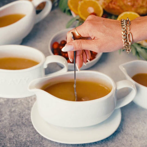 Kook gravy boat tray keeps table neat while serving sauces