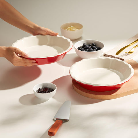 KooK Pie Pan ceramic with glossy finish enhances pies.