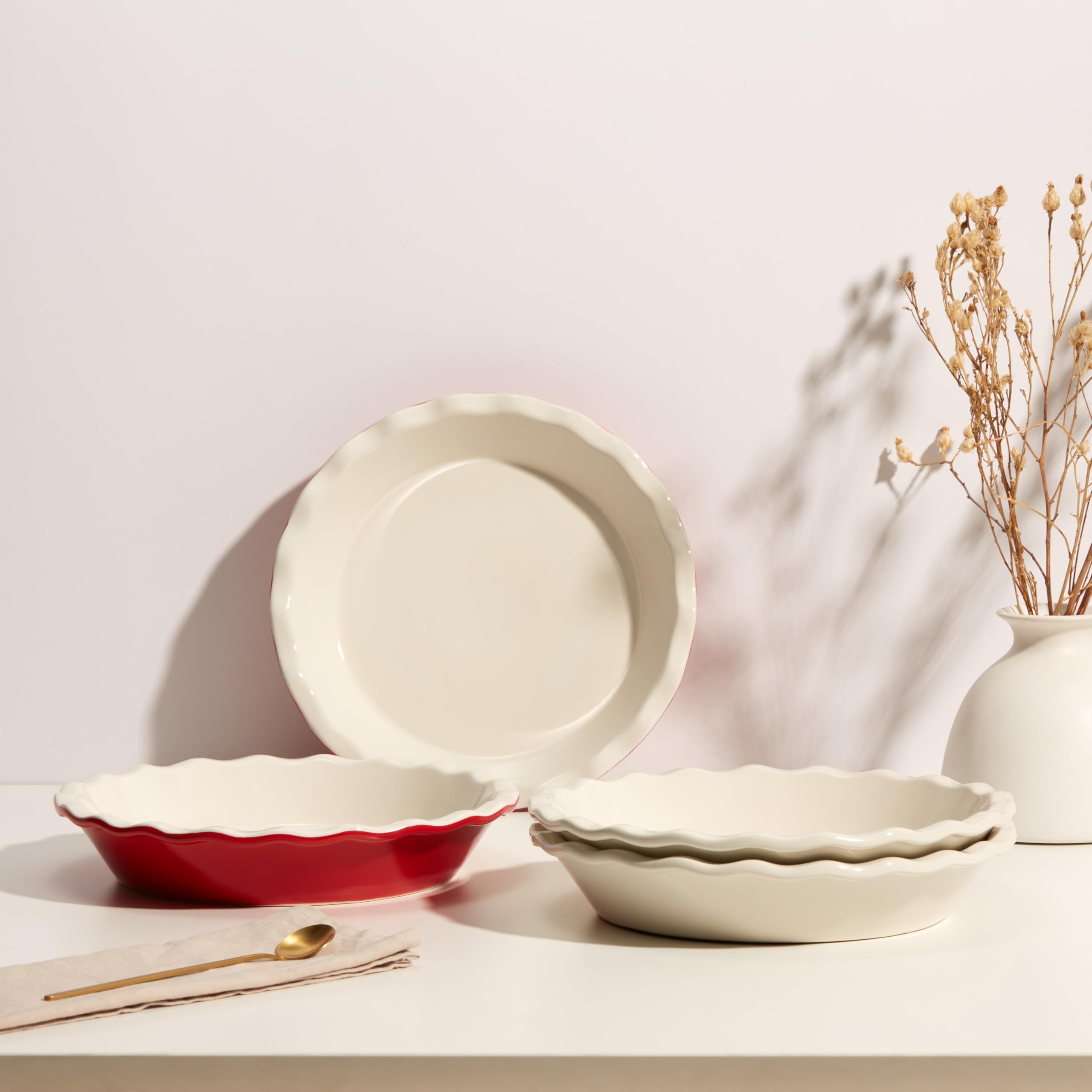 KooK Pie Pan crack-resistant stoneware stays durable during bake.