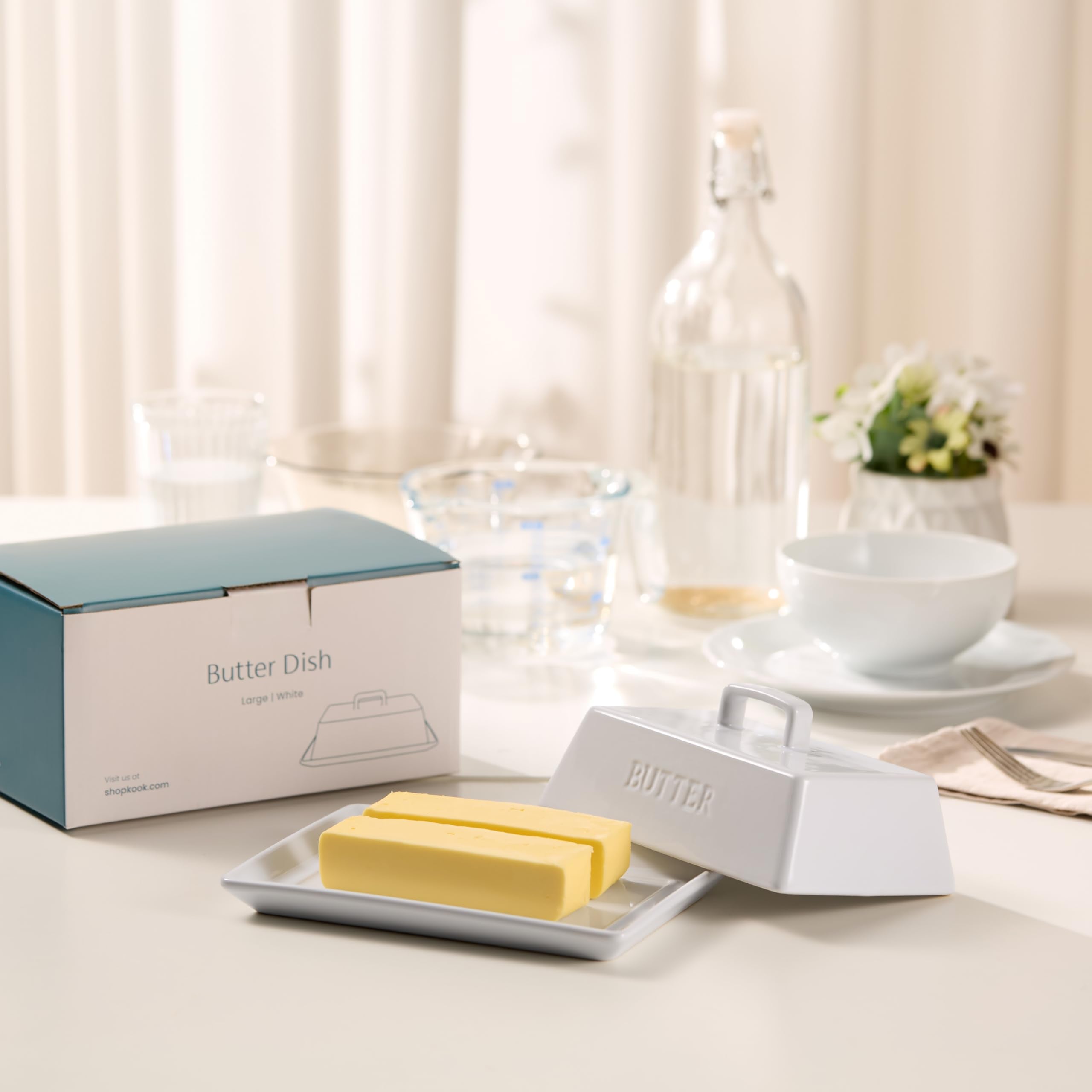 KooK butter dish lid secured by inner ridge for mess-free serving.