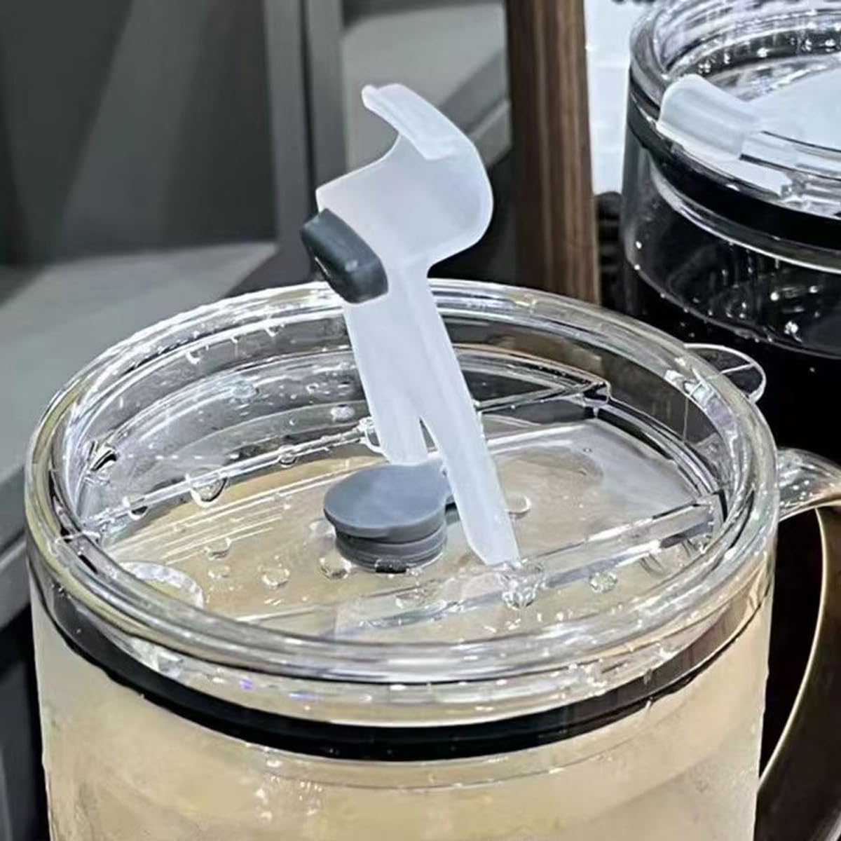 KPMPTVR lid and straw included; convenient sipping on the go.