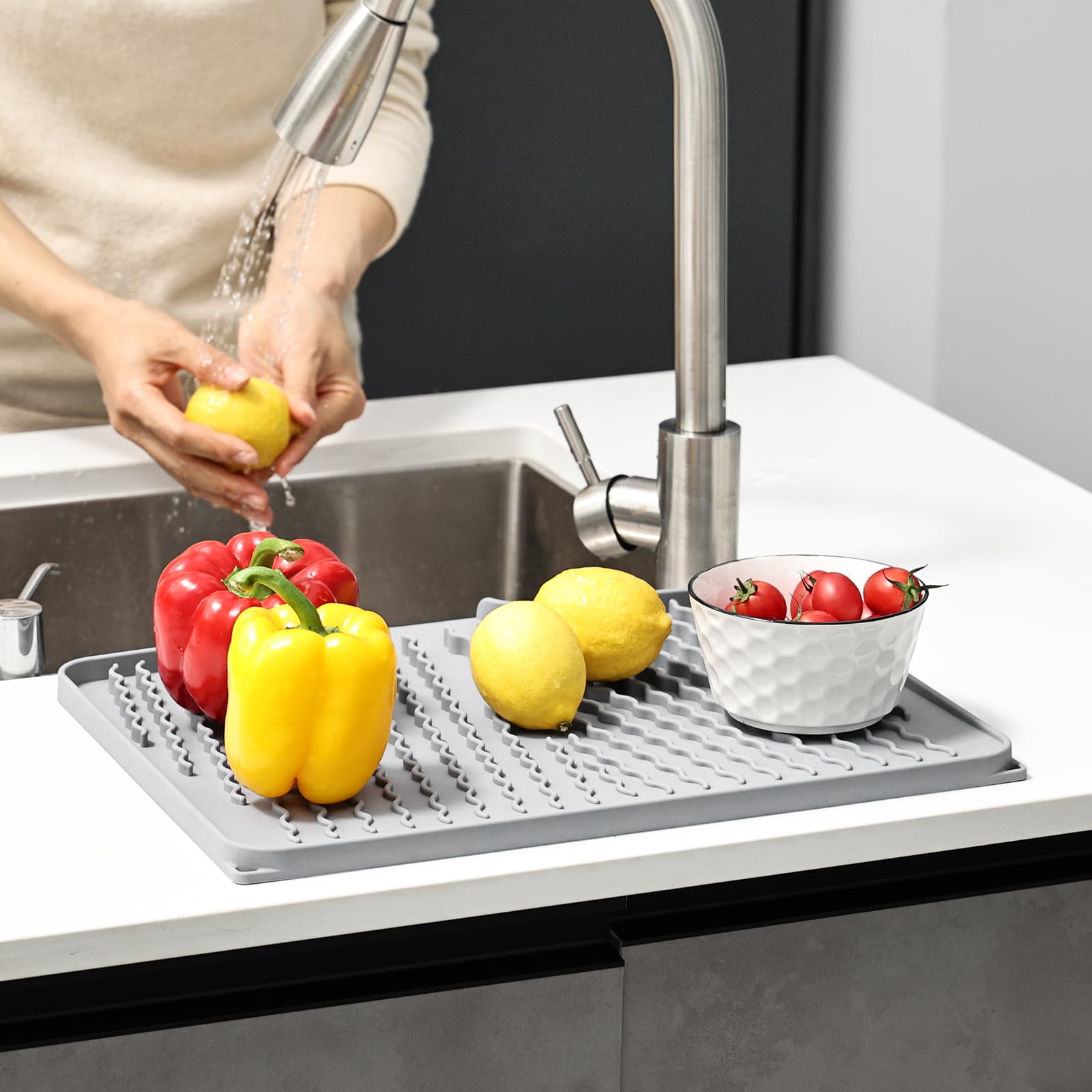 KR KITCHENRAKU non-slip surface prevents sliding of dishes and glassware.