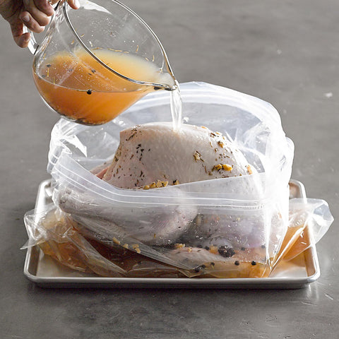 Kreapa double-zip top turkey bag ensures secure closure during brining.