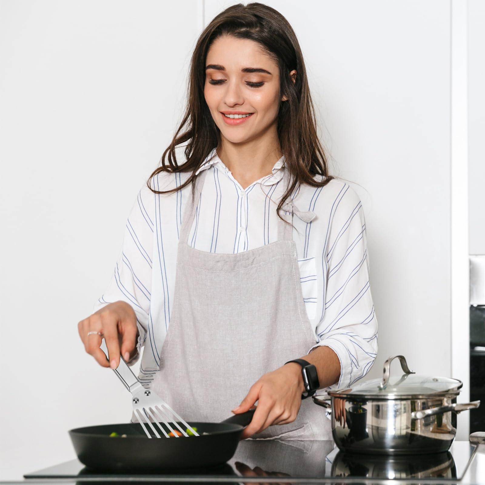 KSENDALO slotted spatula suited for grilling and sautéing across cookware