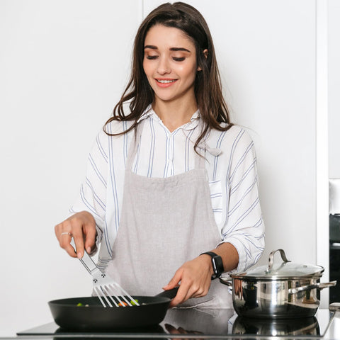 KSENDALO slotted spatula suited for grilling and sautéing across cookware