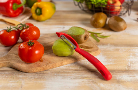 Kuhn Rikon Piranha Swivel Peeler hanging hole for simple storage.