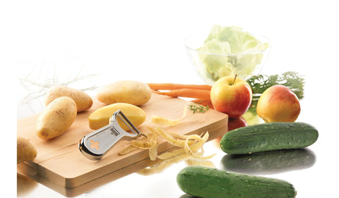 Kuhn Rikon Swiss Metal Peeler hands usage demonstrates ambidextrous comfort during prep
