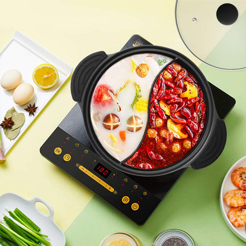 Kxuhivc hot pot insulated silicone cover protects hands during transfers.