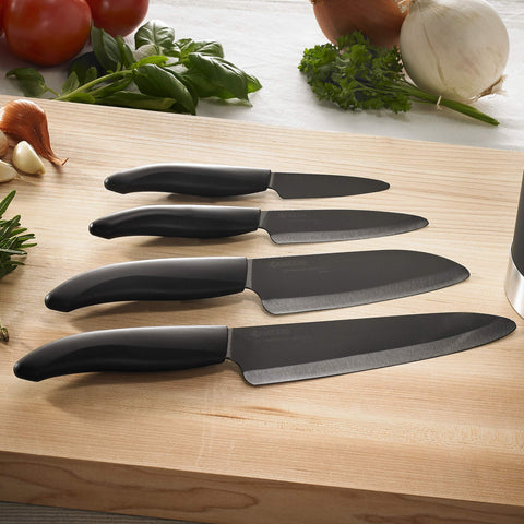 Slicing fruits and vegetables with minimal browning using ceramic blade.