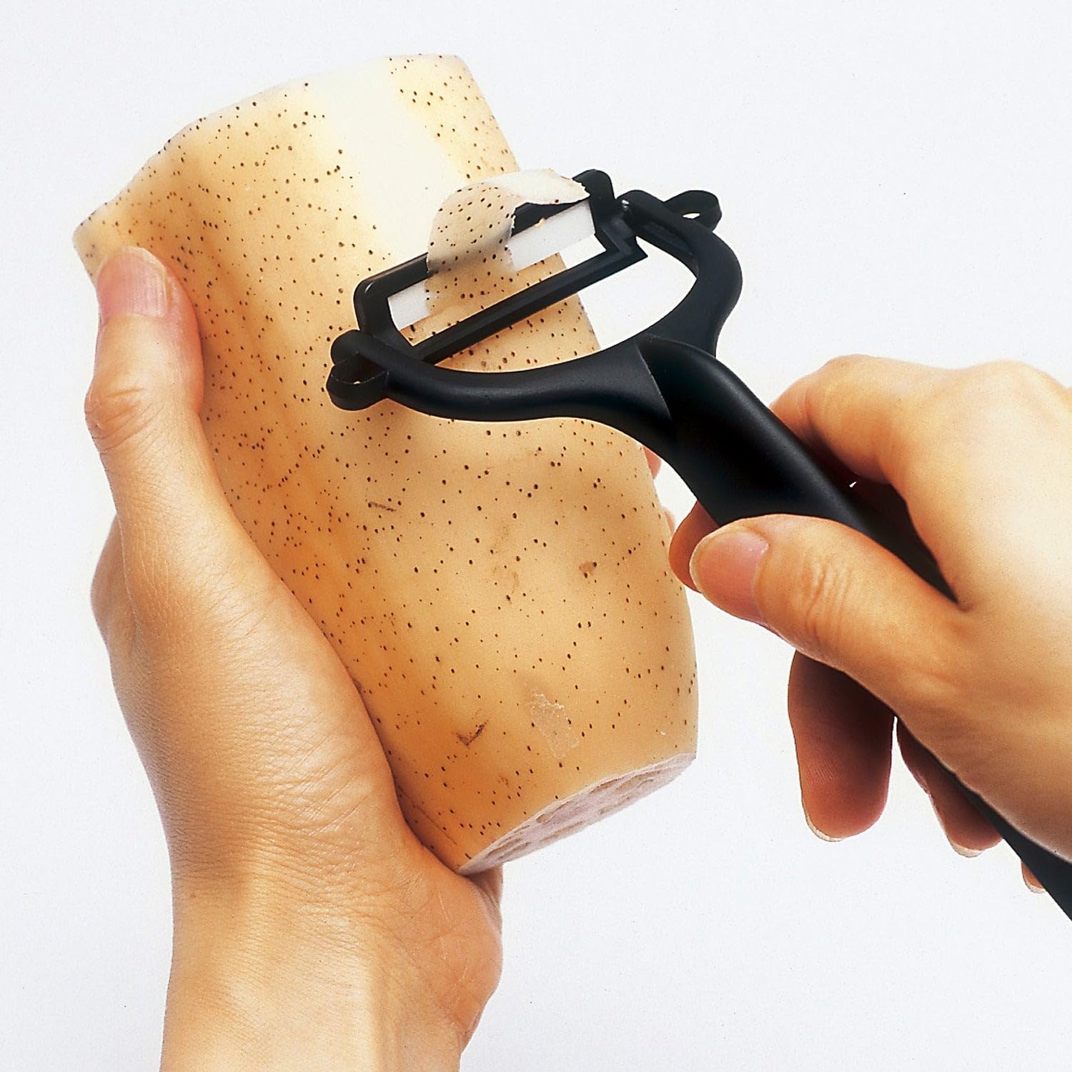KYOCERA Y-Peeler in use on carrots shows effortless peeling with minimal waste