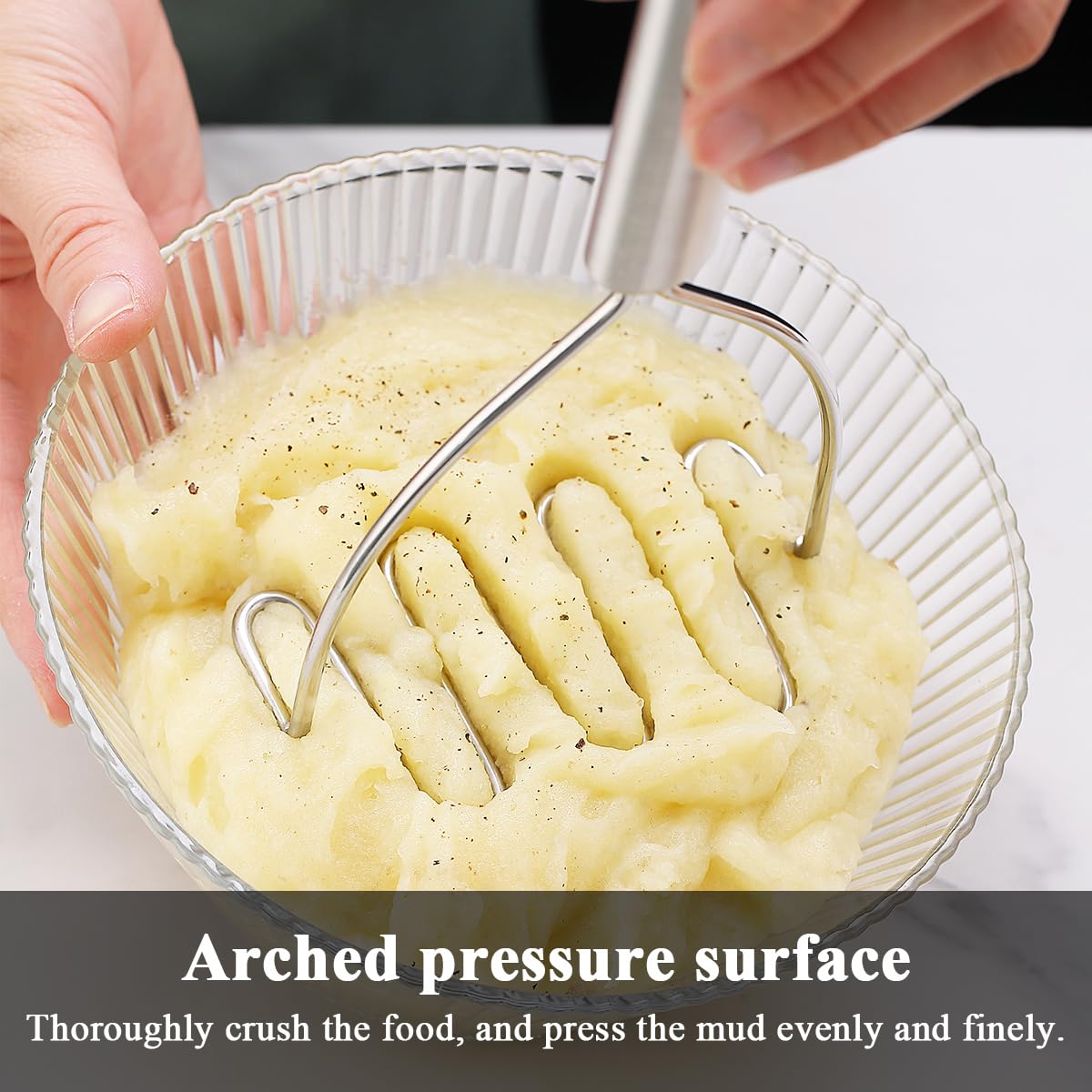 Kyraton tongs gripping vegetables with ergonomic design