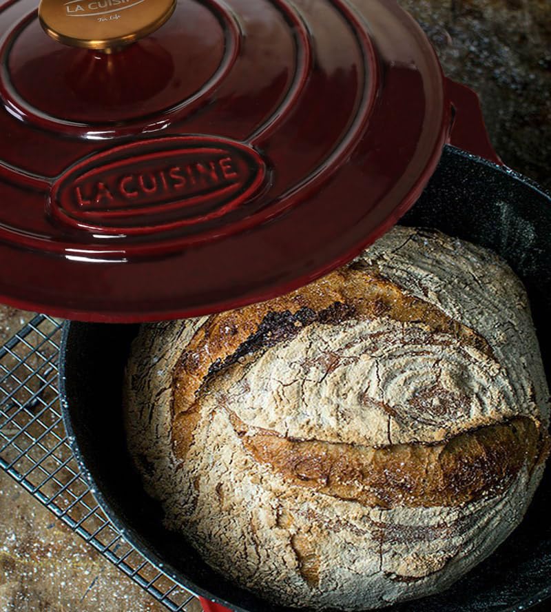 La Cuisine dutch oven with gold-plated knob for stylish, heat-resistant operation