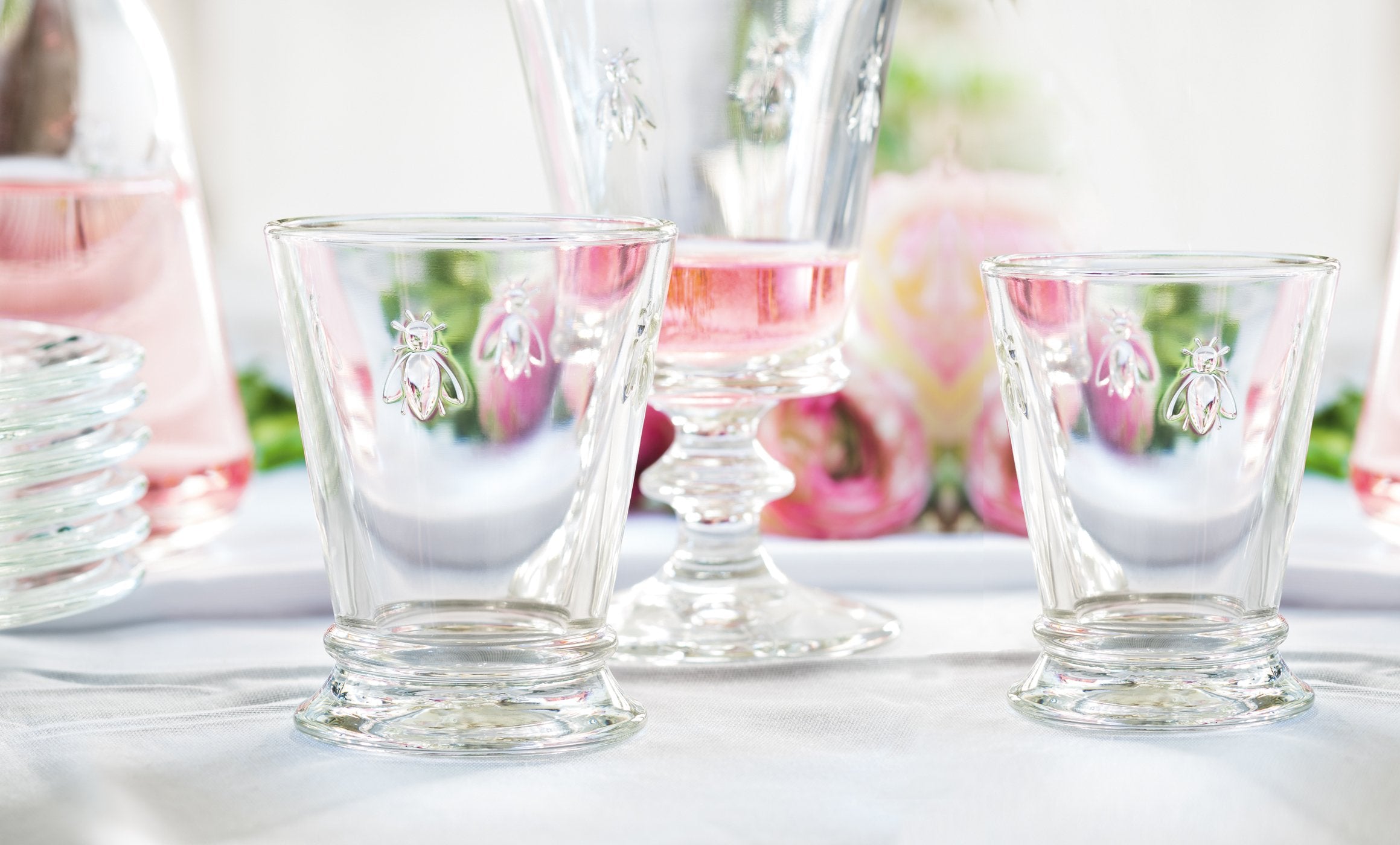 La Rochere Napoleon Bee tumbler set showcases heritage glassmaking from France.