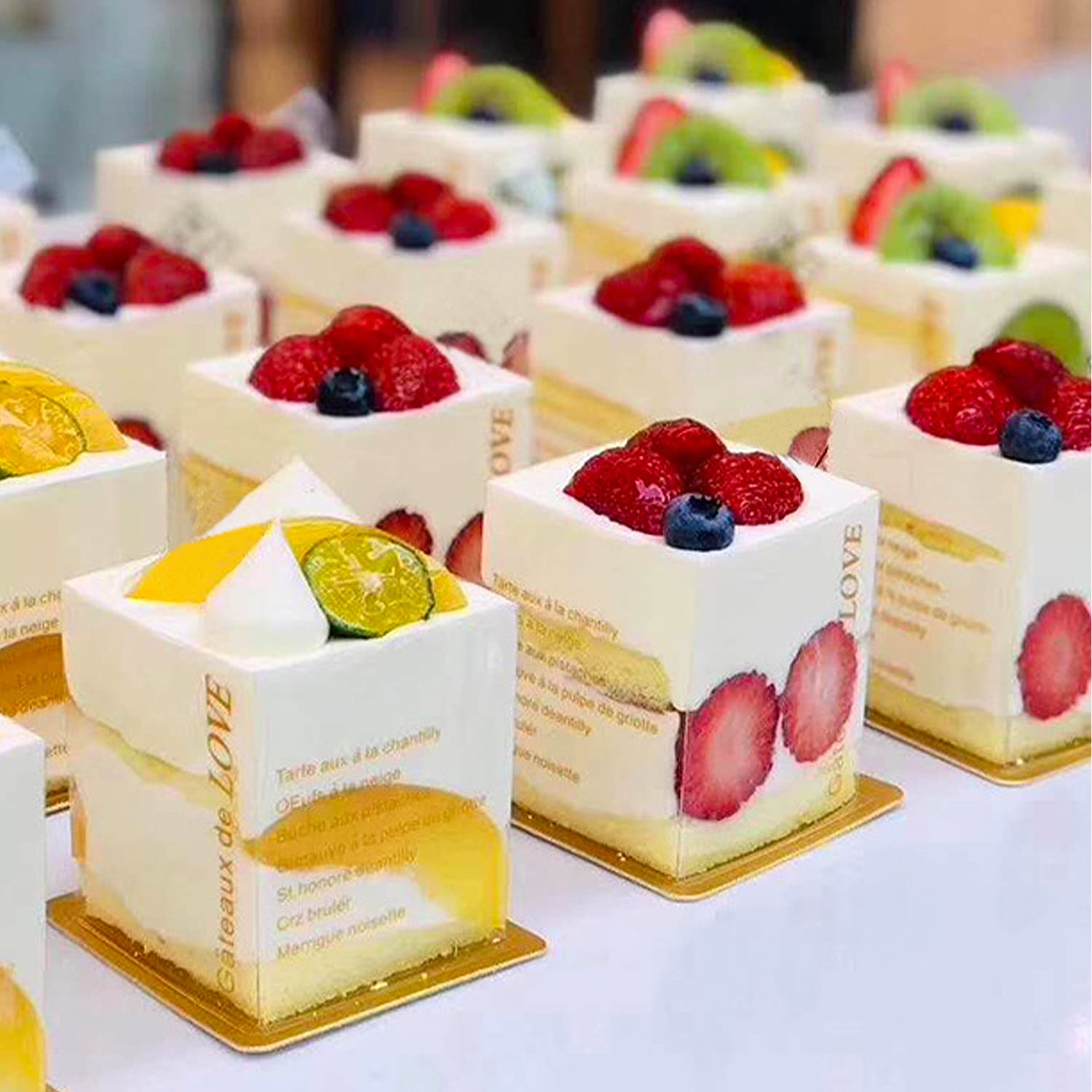 Lainrrew grease-proof mini cake boards square keeping surfaces clean during serving