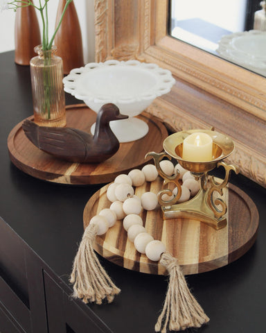 LAMU Raised-edge detail prevents spills while rotating
