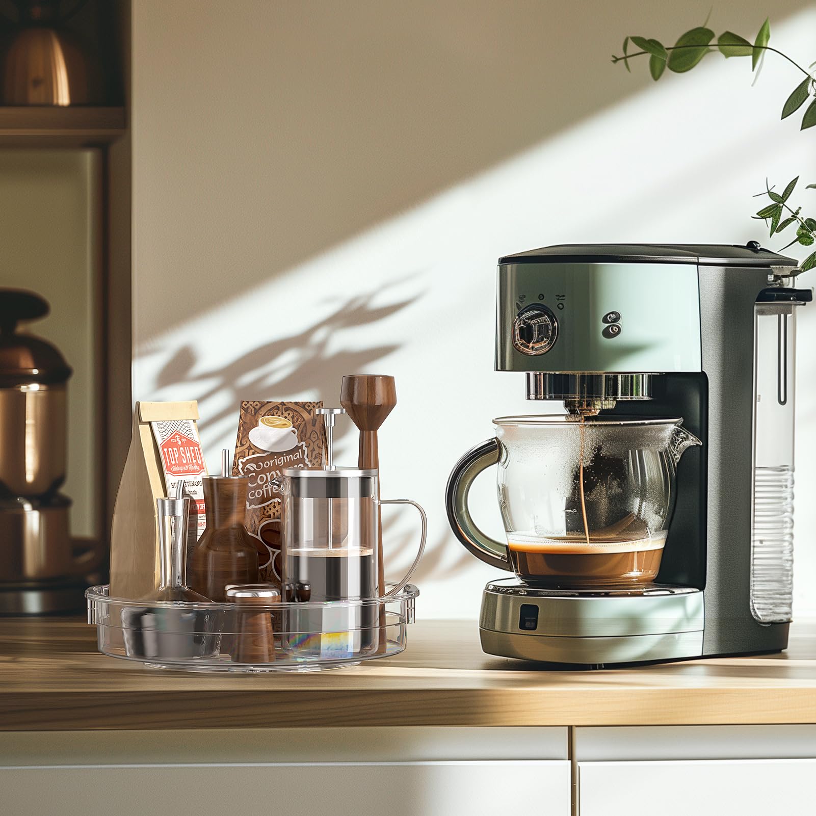 LAMU raised-edge design prevents spills while rotating.