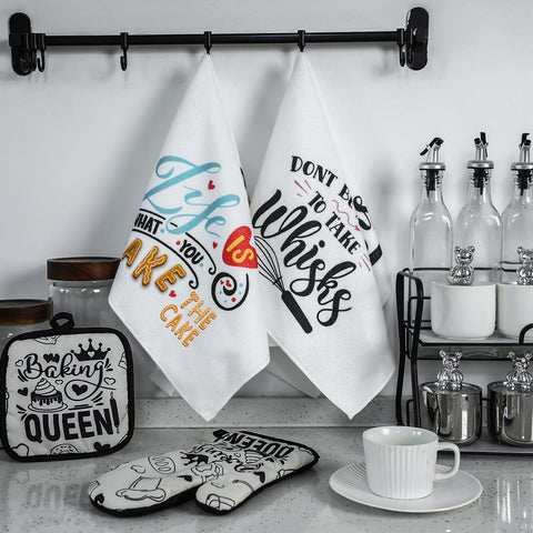 Langyiwee Baking Queen pot holder provides a sturdy grip for pastry prep.