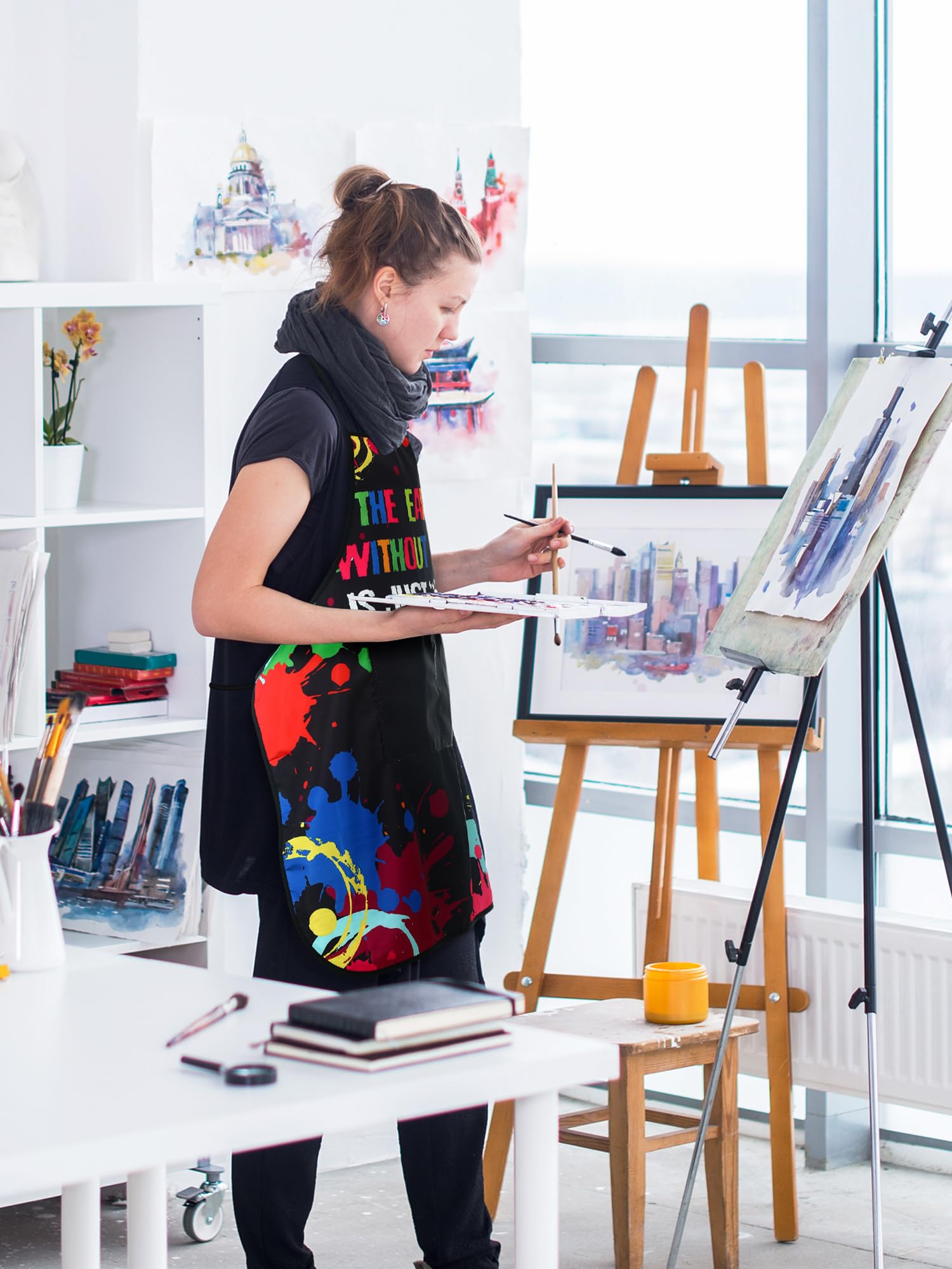 Langyiwee painting apron with two pockets for brushes and phone