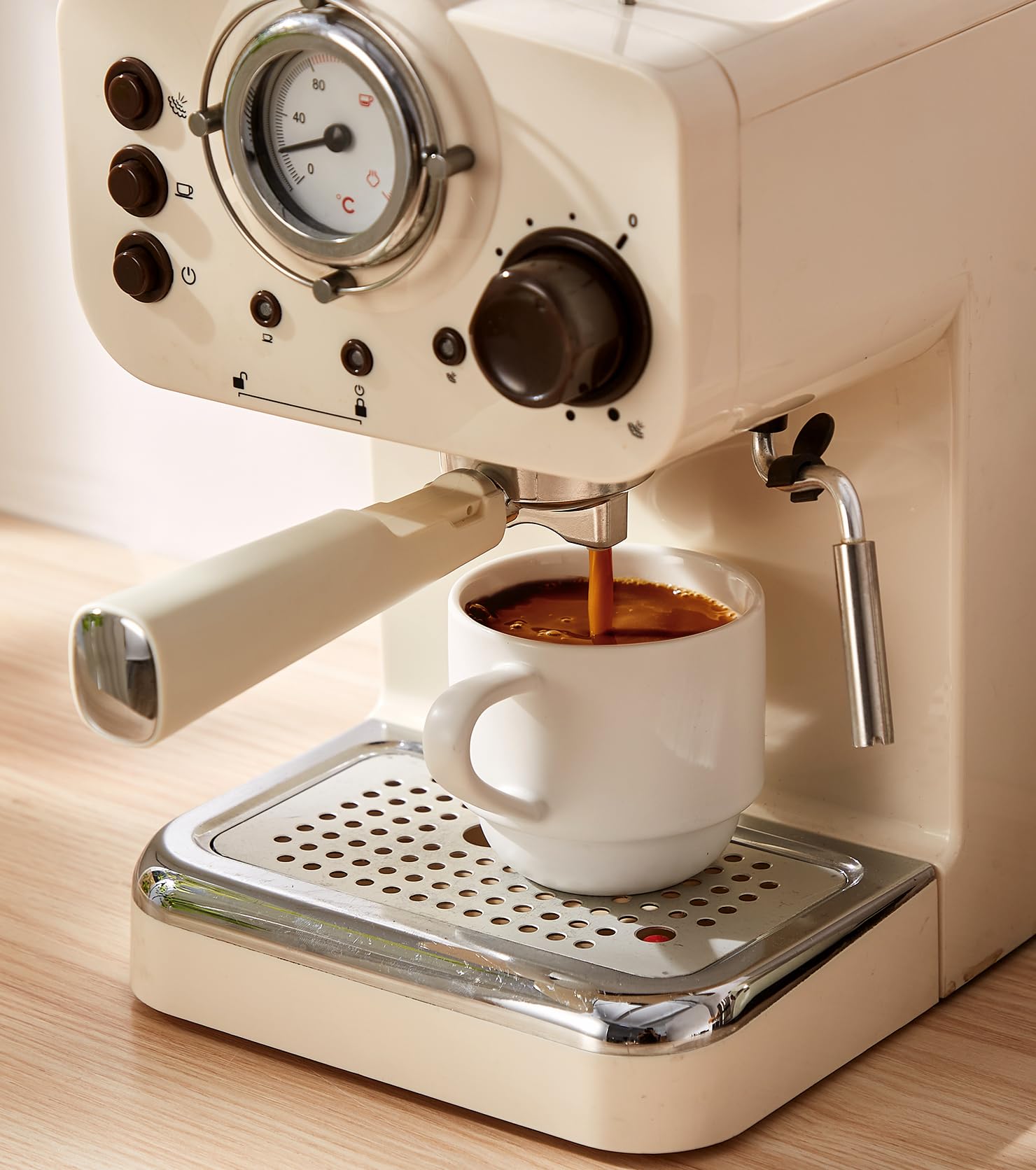 Lareina cups are microwave safe for quick reheats of coffee.