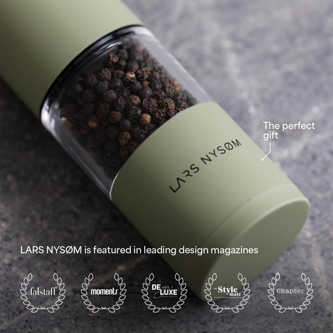 Bottom-cap design helps reduce crumbs and keep counters neat.