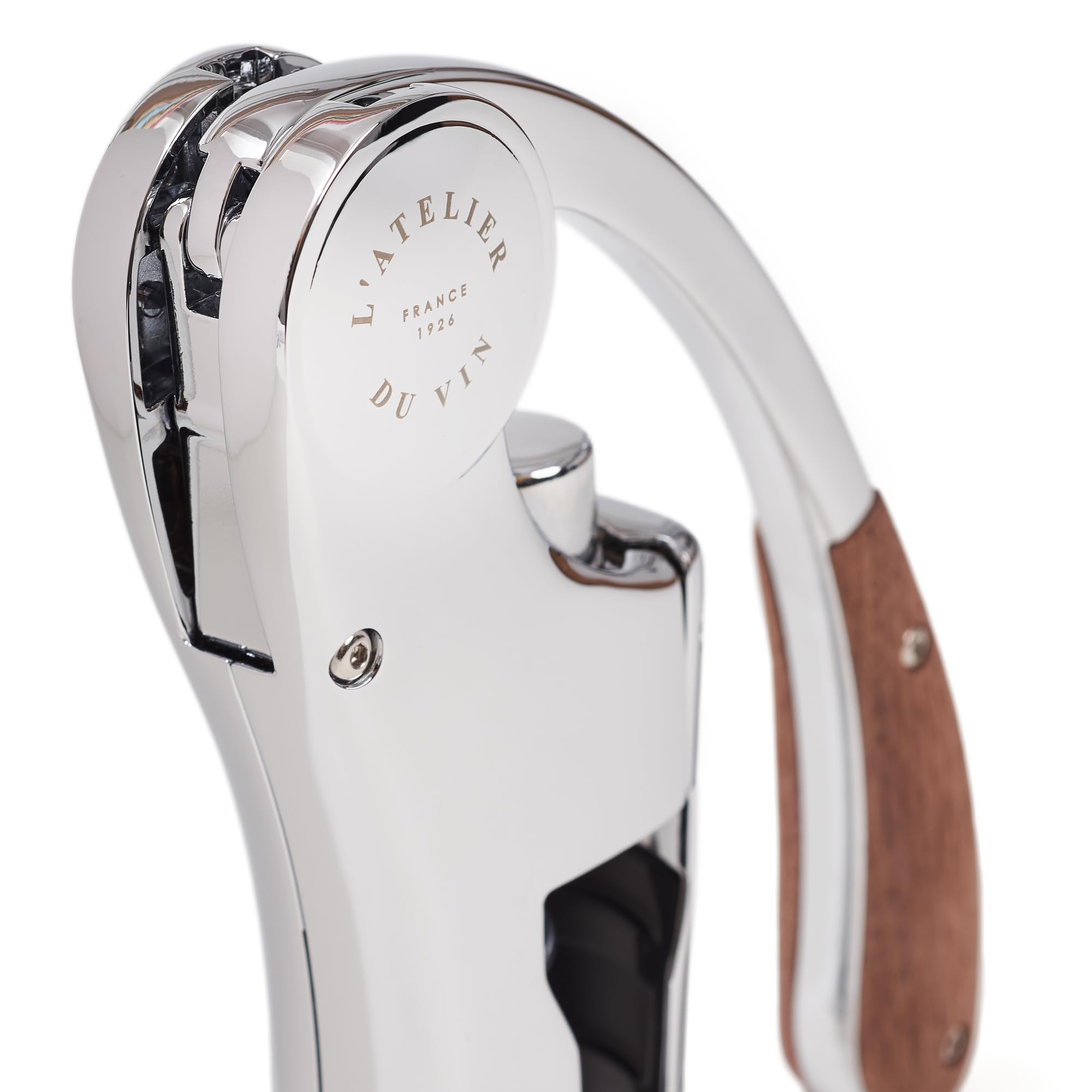 Oeno Motion lever corkscrew close-up grip showcases secure, comfortable handling.