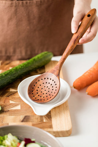 LAUCHUH porcelain spoon rest is dishwasher safe for quick cleanup.