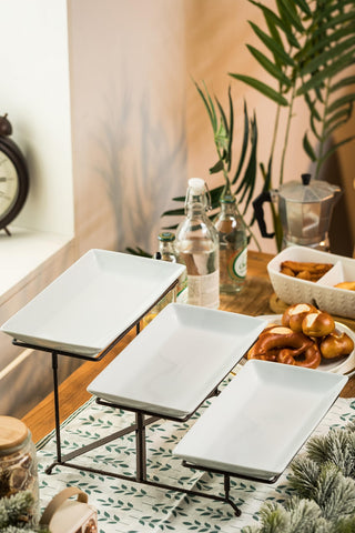 LAUCHUH compact collapsible stand for easy transport of treats.