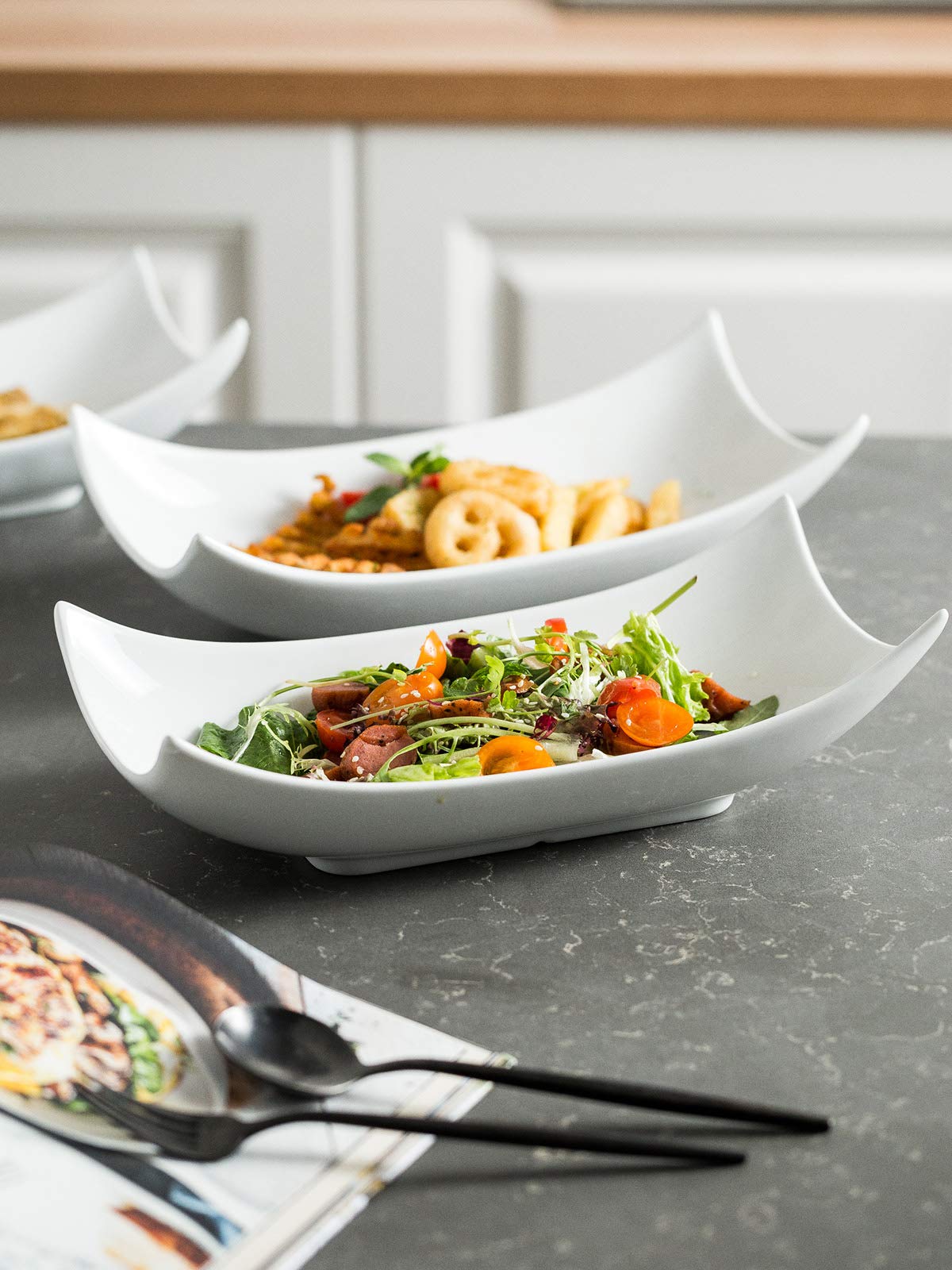Lauchuh 12-inch set offers large capacity for entrees, desserts, or salads.