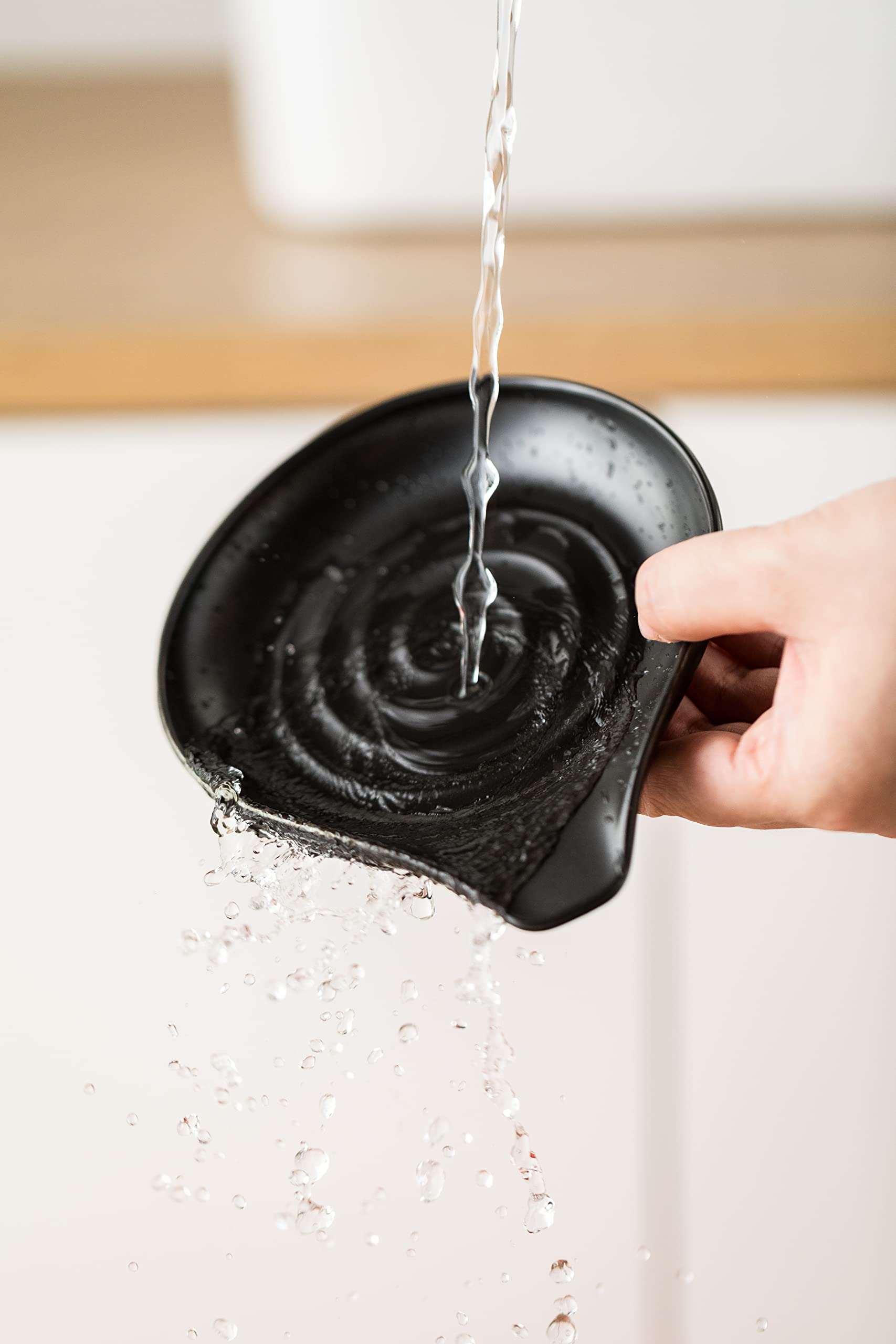 LAUCHUH spoon rest adds subtle decoration to countertops.
