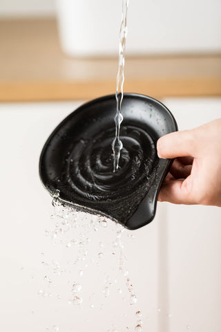 LAUCHUH spoon rest adds subtle decoration to countertops.