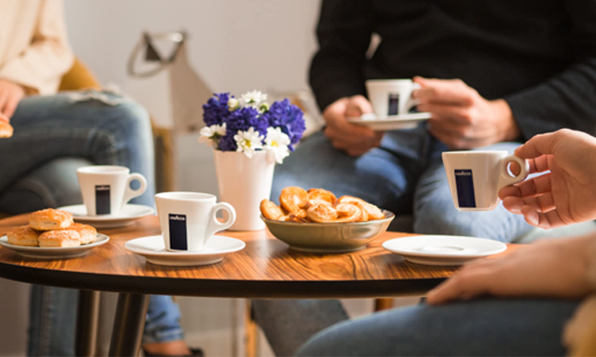 Lavazza Blue Classy Mini chrome details highlight elegant Italian styling.