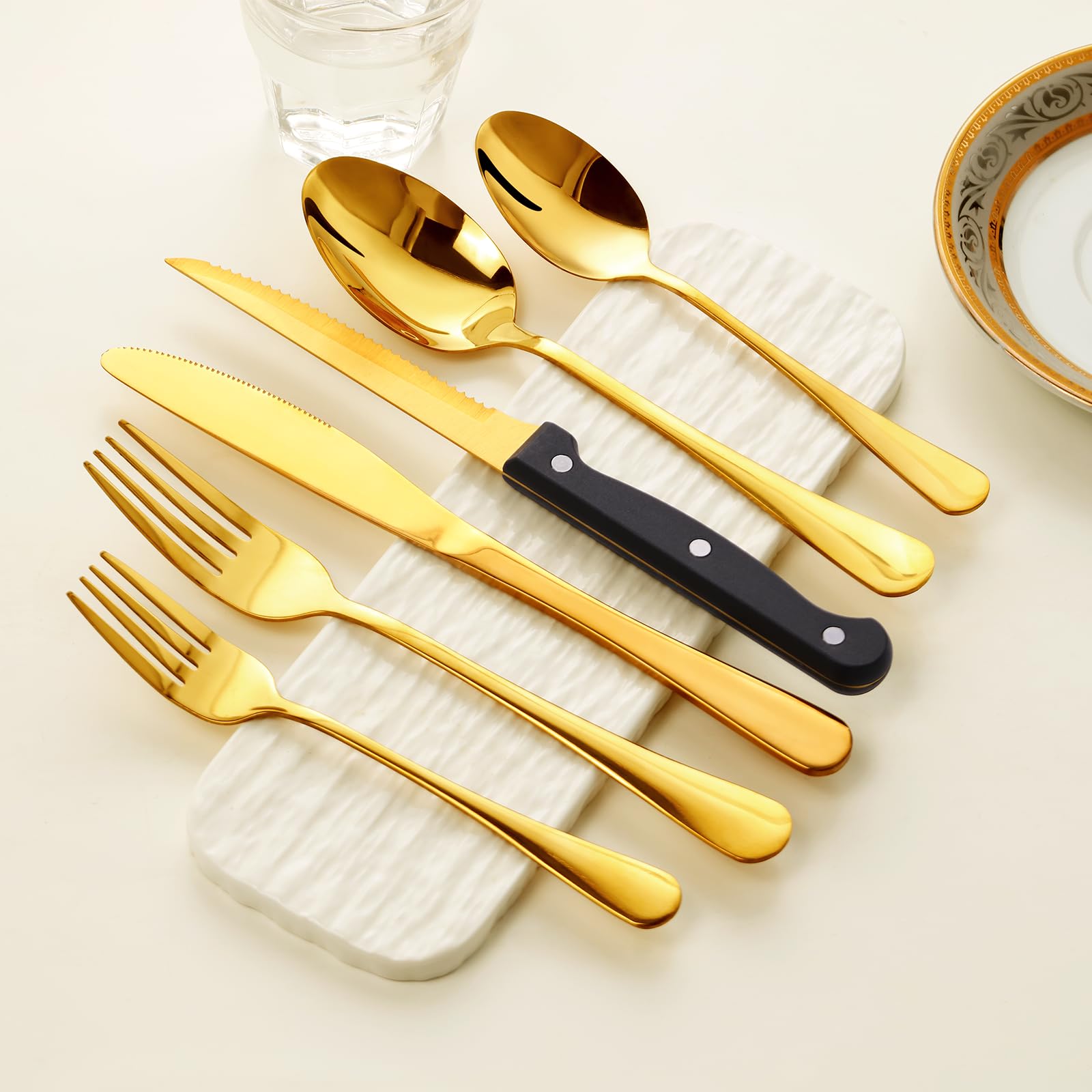 LayHyand 48-piece salad forks: elegant mirror finish for refined table settings.