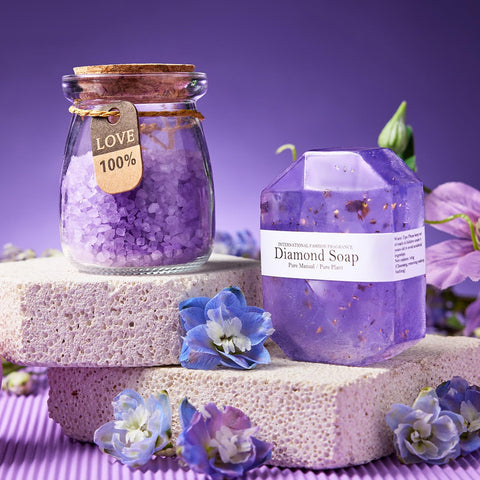 LE CADEAU Scented Candle evoking calm spaces for relaxation evenings.