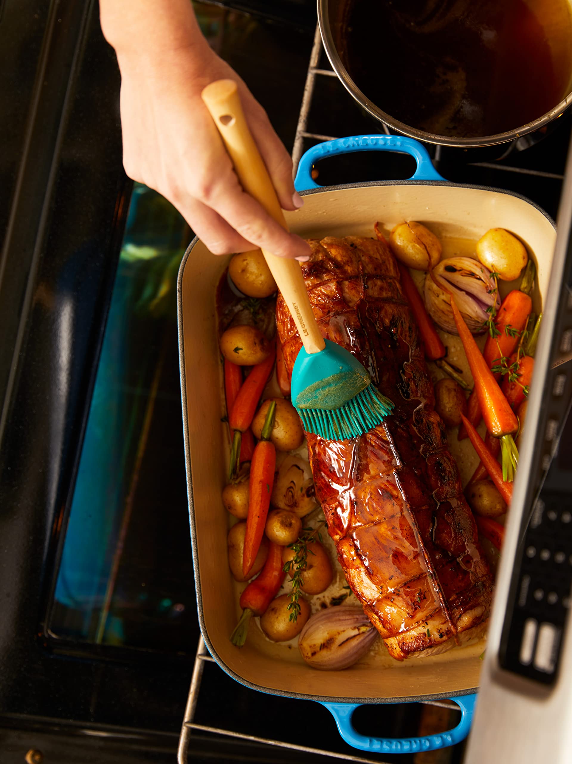 Le Creuset basting brush heat resistant up to 482°F for safe cooking