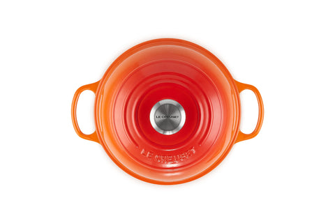 Le Creuset Bread Oven Flame steam trapping promotes bakery-quality rise
