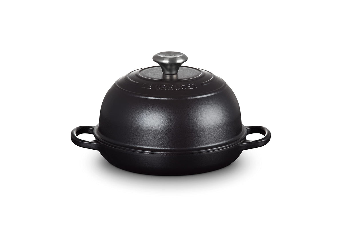 Le Creuset Bread Oven Licorice overview showing even heat and stylish bake-ready design.