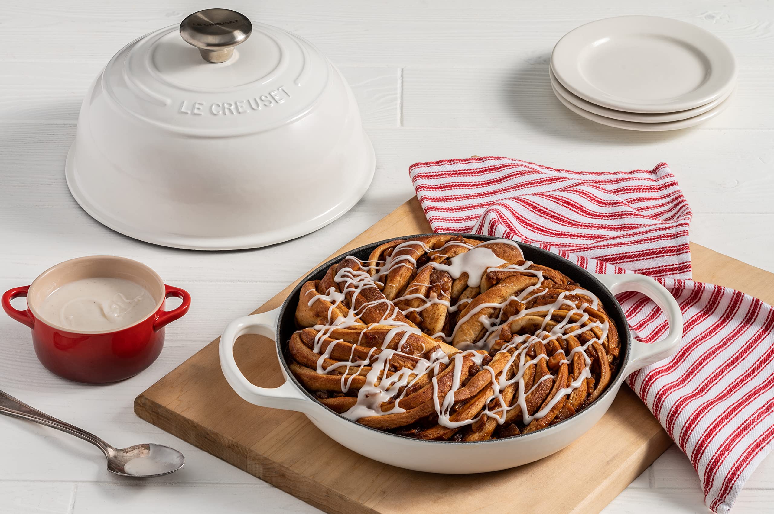 Le Creuset Bread Oven Shallot low-profile base promoting even browning.