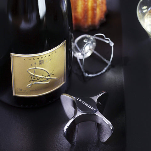Close-up of the Le Creuset Champagne Star Opener star design, safely capturing corks and preventing pops