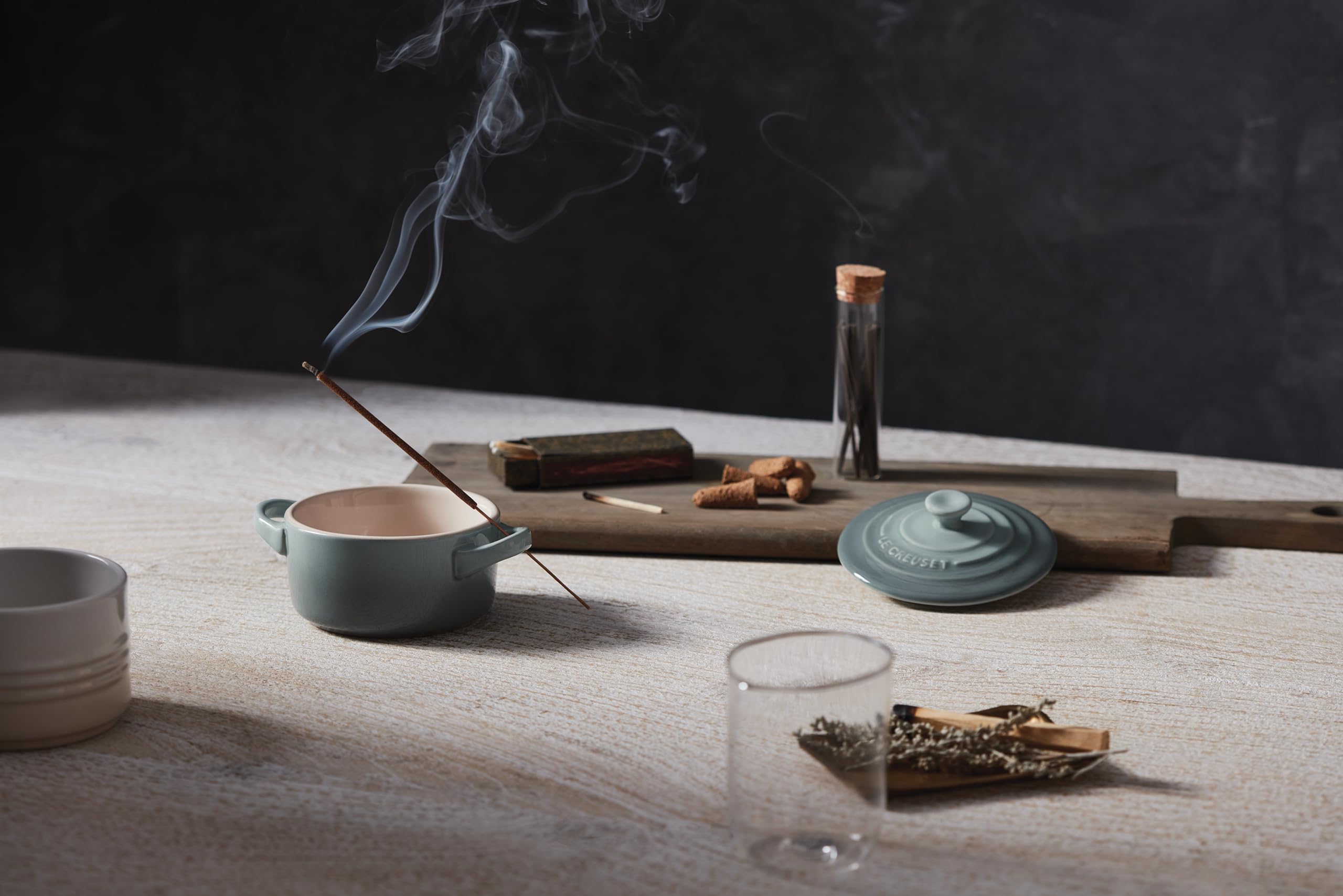 Wide temperature tolerance lets you chill, bake, or reheat meals