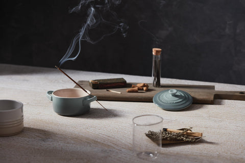 Wide temperature tolerance lets you chill, bake, or reheat meals