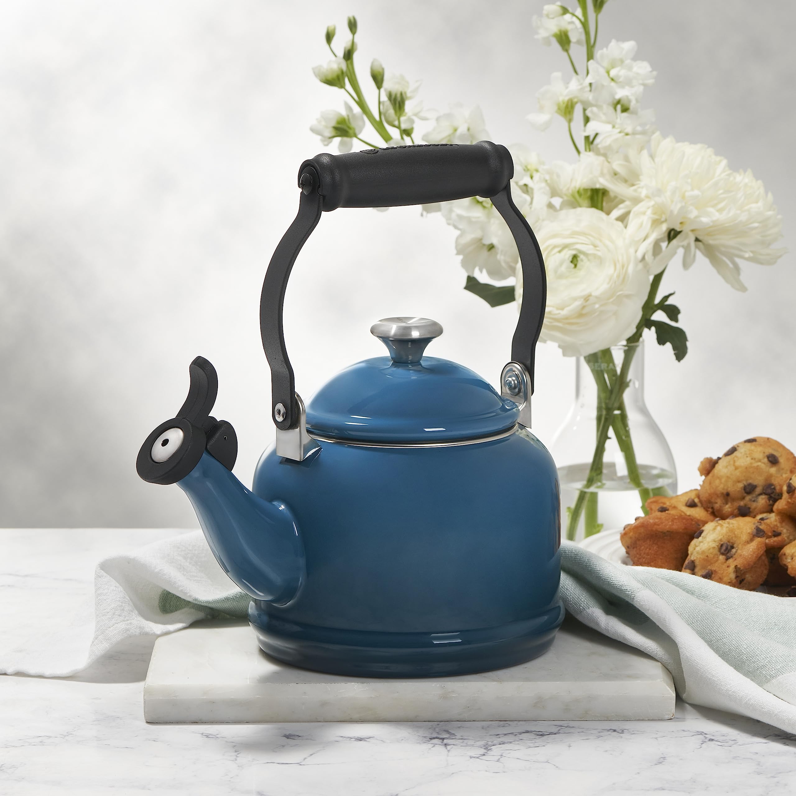 Sturdy stainless steel knob and cartouche on the Demi kettle