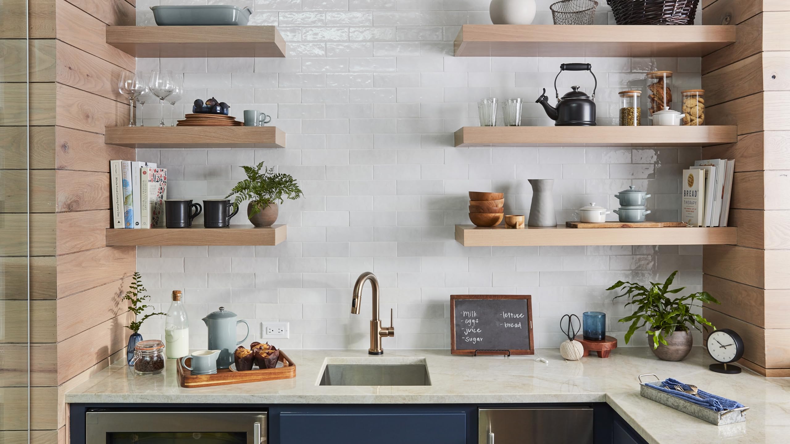 Le Creuset Demi Kettle features min and max markings for accurate water fill.
