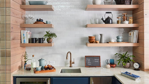 Le Creuset Demi Kettle features min and max markings for accurate water fill.